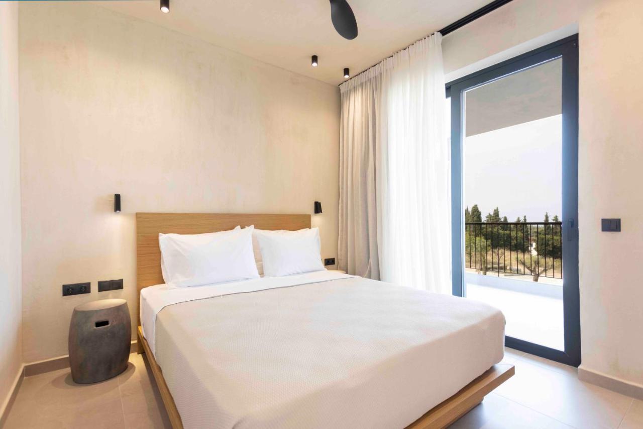 Pnoes Luxury Suites Палиурион Екстериор снимка