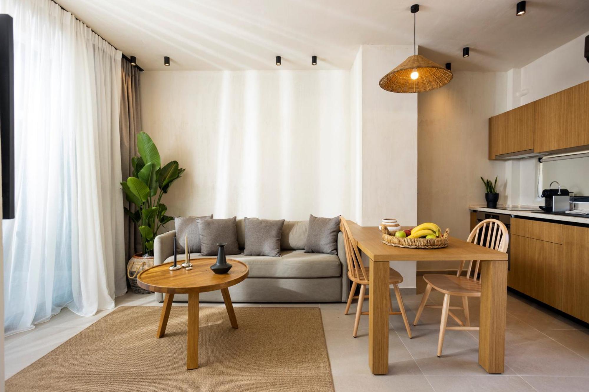 Pnoes Luxury Suites Палиурион Екстериор снимка